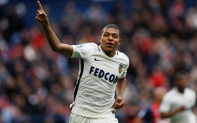 飞亚体育动态-B席训练中秀脚法