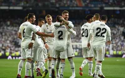 飞亚体育焦点-C罗庆祝时指天致敬