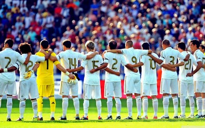 飞亚体育动态-亚马尔进球后模仿亨利滑跪